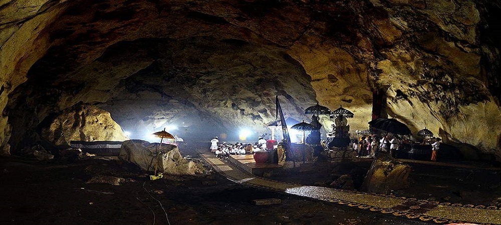 Goa Giri Putri Temple