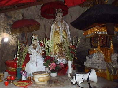 Dewi Kwam in at Goa Giri Putri Temple