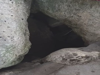 Entrance at Goa Giri Putri Temple